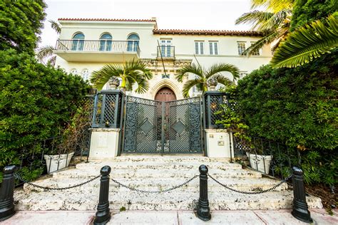 gianni versace casa lago di como|La vita di Gianni Versace attraverso le sue case: da Miami, .